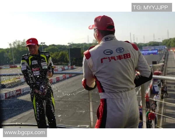 上海羽毛球队在洲际杯积分榜中以53分稳居第一名展现强劲实力 上海羽毛球队在洲际杯积分榜中以53分稳居第一名展现强劲实力