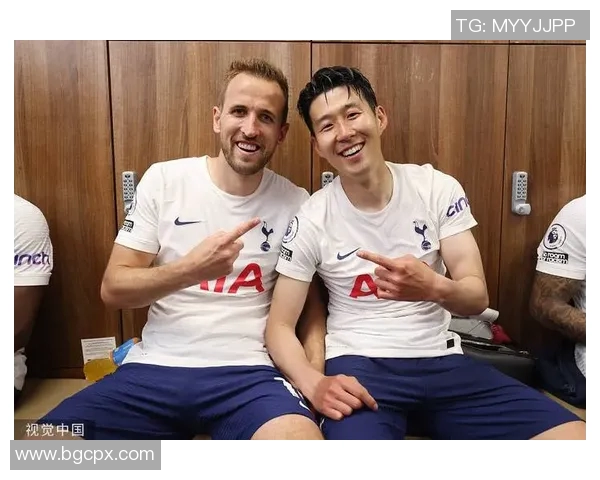 足球明星孙兴慜化身多重角色展现不一样的足球魅力与个人风采 足球明星孙兴慜化身多重角色展现不一样的足球魅力与个人风采