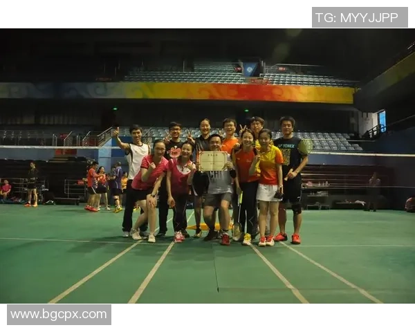 武汉羽毛球队与南京羽毛球队赛后复盘分析比赛经验与战术调整