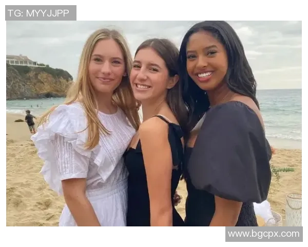 足球明星仿妆女孩展现魅力与风采的时尚潮流之旅